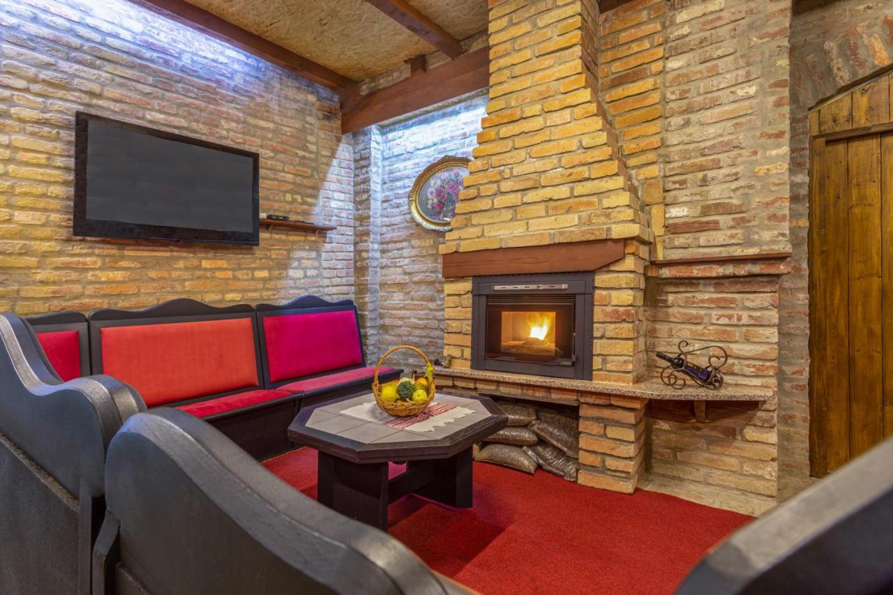 Kuca Za Odmor Baranjski Dvori Hotel Zmajevac ภายนอก รูปภาพ