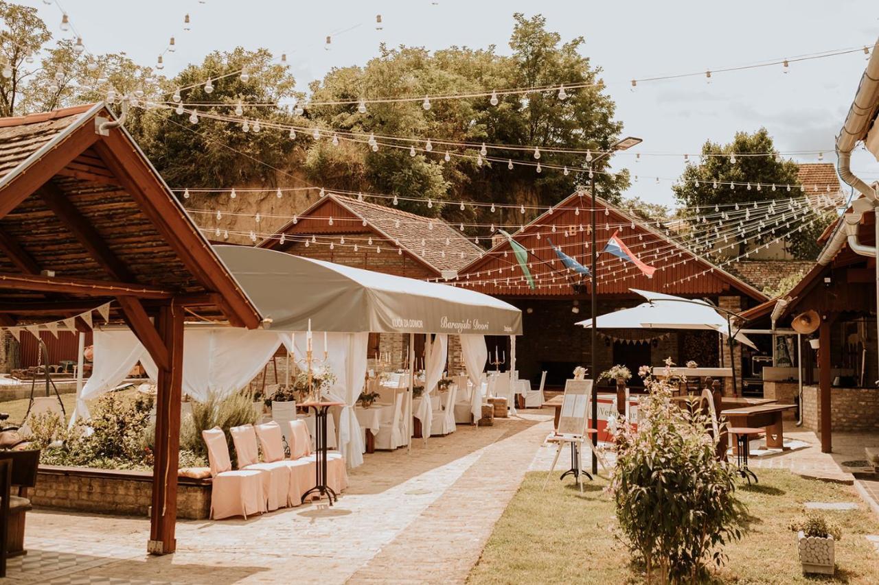 Kuca Za Odmor Baranjski Dvori Hotel Zmajevac ภายนอก รูปภาพ