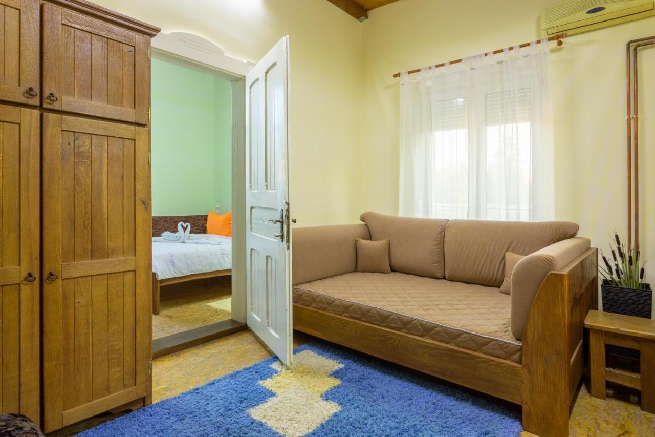 Kuca Za Odmor Baranjski Dvori Hotel Zmajevac ภายนอก รูปภาพ